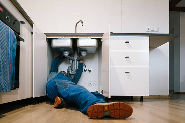 Professional Emergency Plumber technician working in Lombard, IL